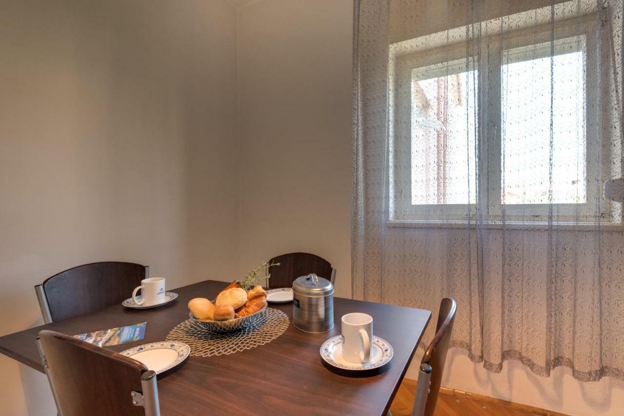 Cozy Apartment Stana In Grebastica Шибеник Экстерьер фото